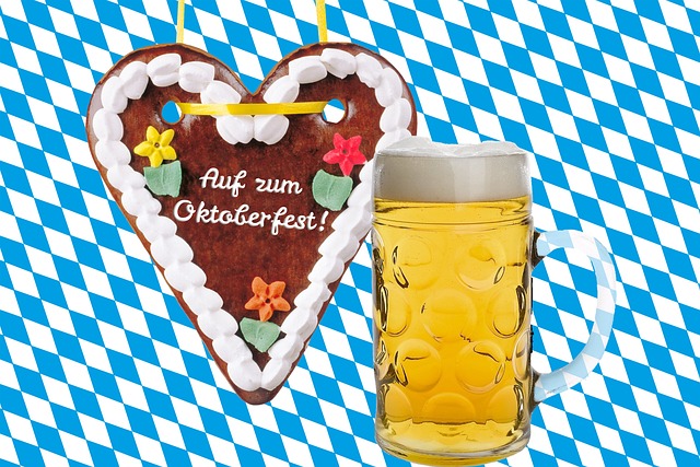 Auf Zum Oktoberfest Gingerbread Heart Image by Stefan Schweihofer from Pixabay
