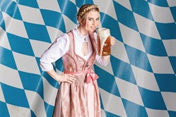 Oktoberfest Woman holding Beer Image by Tumisu from Pixabay